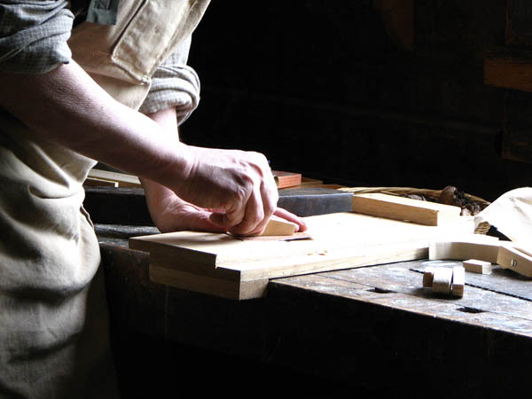 Ofrecemos un servicio de <strong>carpinterÃ­a  de madera y ebanisterÃ­a en Papiol (El)</strong> adaptado a las necesidades del <strong>cliente</strong>.